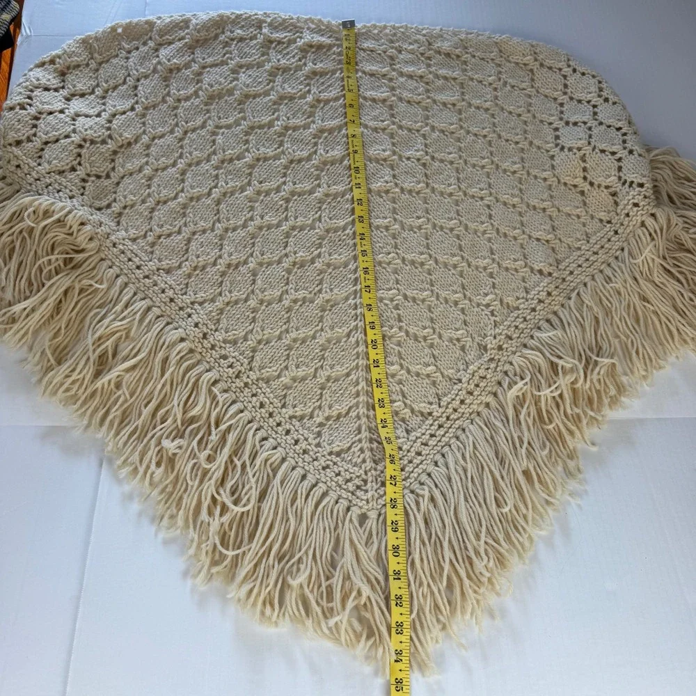 Vintage Handmade Chunky Knit Triangle Shawl Fringe Cream Ivory Wrap One Size